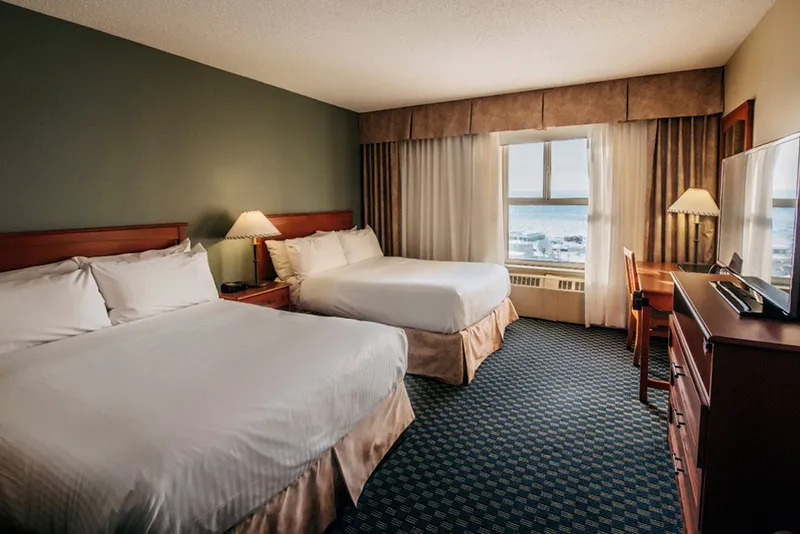 Frobisher Inn room